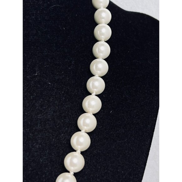 Vintage Single Strand White Faux Pearl Necklace (5383) - Picture 4 of 6